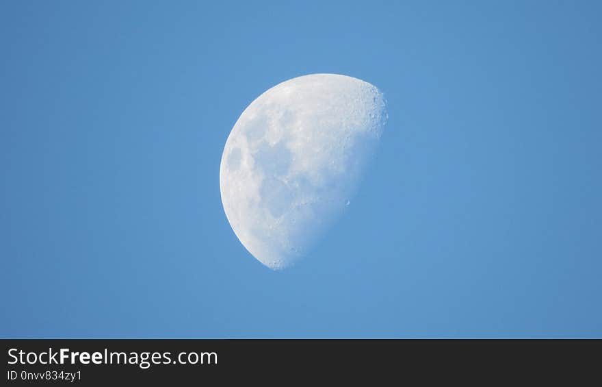 Sky, Daytime, Moon, Atmosphere