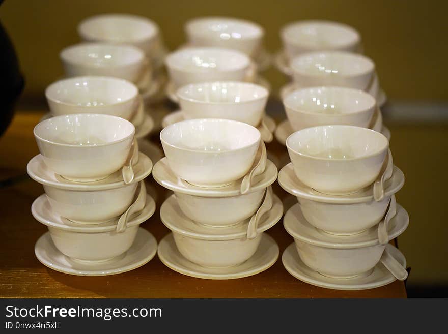 Porcelain, Tableware, Ceramic, Saucer