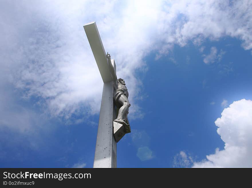 Sky, Cloud, Daytime, Monument