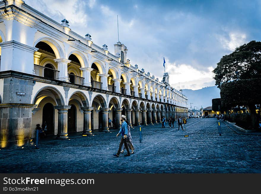 Sky, Landmark, Building, Tourist Attraction