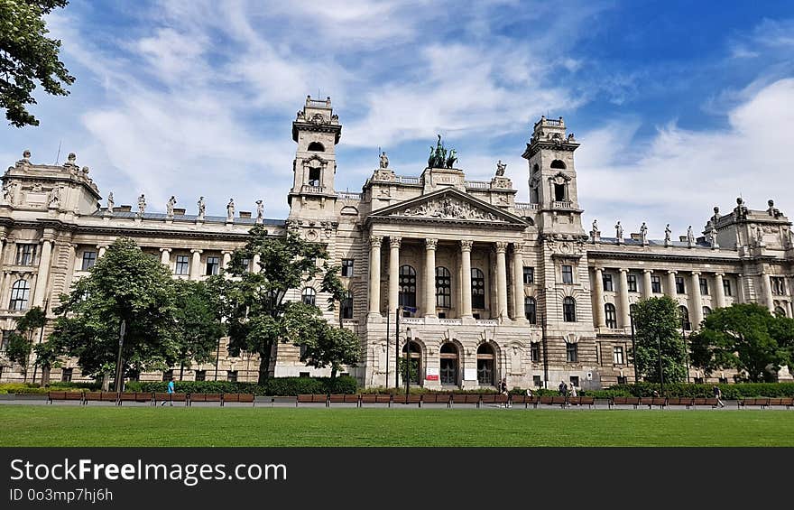 Landmark, Stately Home, Sky, Palace