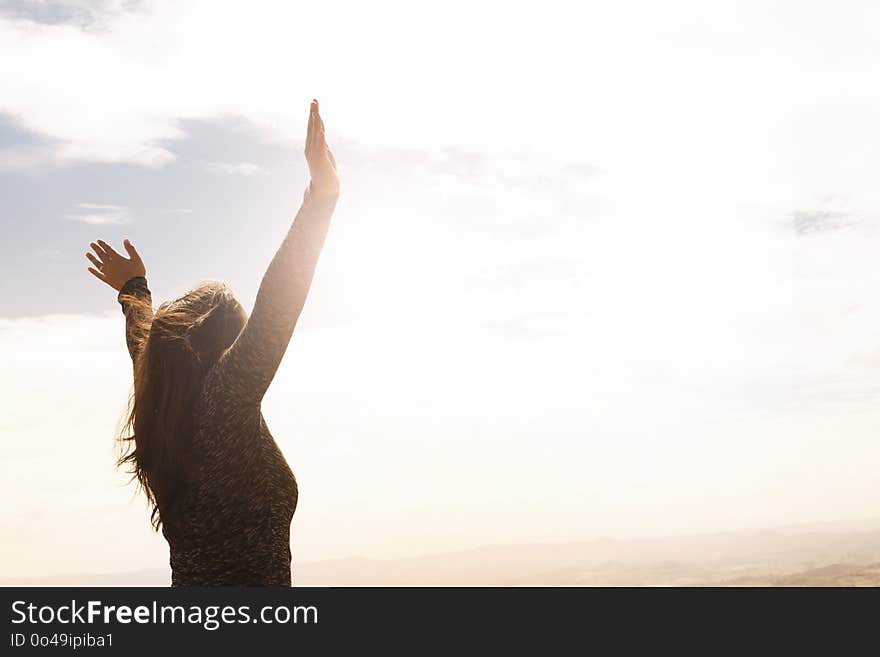 Sky, Hand, Arm, Sunlight