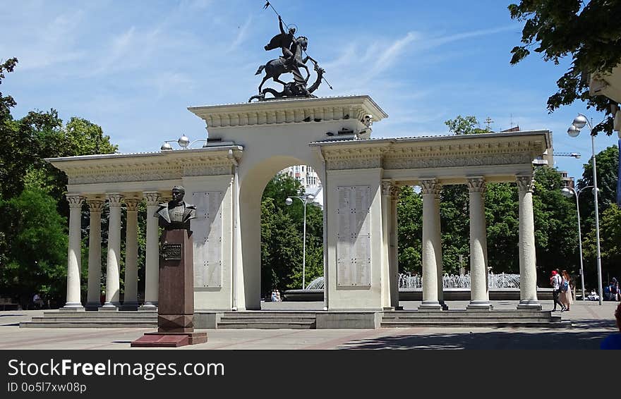 Monument, Tourist Attraction, Tree, Column