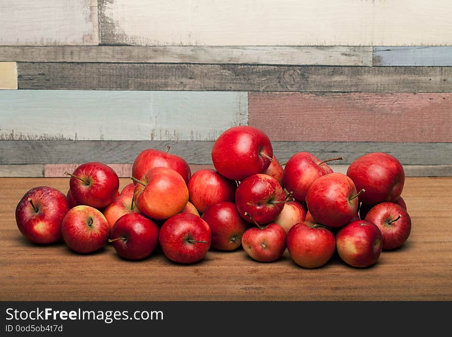 Organic apples, apple on wooden table