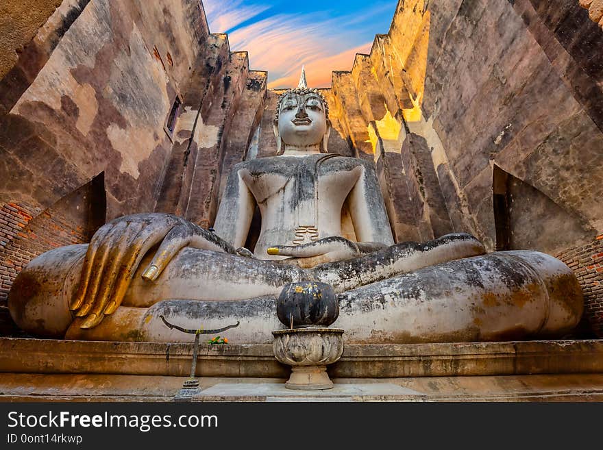 Wat Si Chum,Phra Achana at Sukhothai Historical park, Thailand