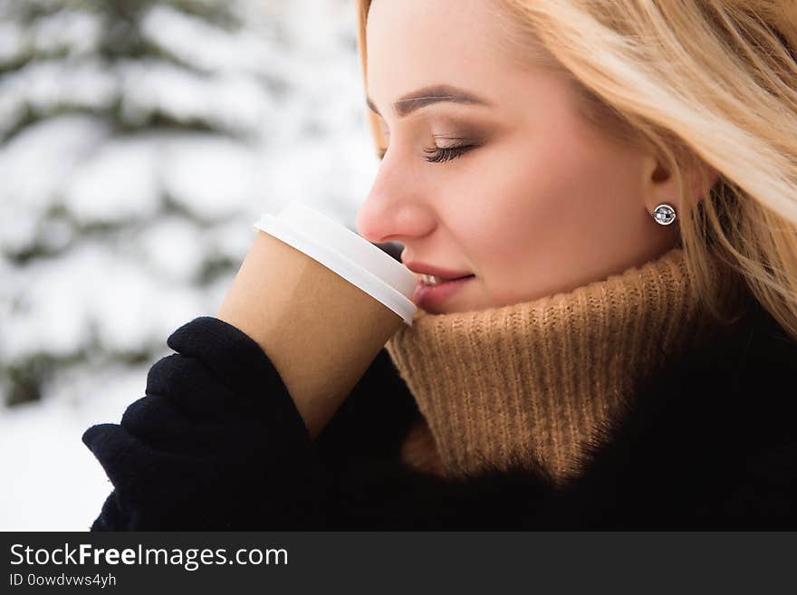 Portrait Of European Style Fashionable Woman Drinking Coffee In The Winter Park.