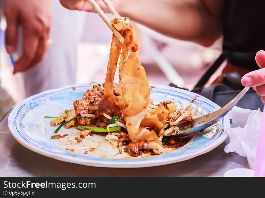 Appetizer dish of traditional Thai street food, Kuay Tiew Lui Suan, Fried Minced Pork and dried shrimp with Noodle Pad served with spicy sauce. Thailand Food Travel, Fast Food, Cuisine, Asian Culture