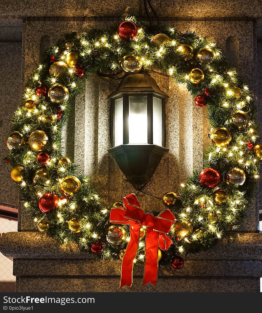 Night view of the light of the streetlight displayed the Christmas wreath