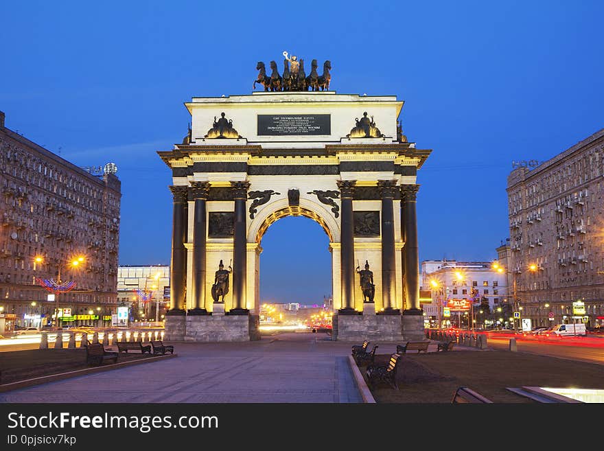 Moscow Triumphal gate is a copy of the gate in honor of the victory of the Russian people in the Patriotic war of 1812 built in 1966-1968 on Kutuzov Avenue near Poklonnaya hill. Moscow Triumphal gate is a copy of the gate in honor of the victory of the Russian people in the Patriotic war of 1812 built in 1966-1968 on Kutuzov Avenue near Poklonnaya hill.