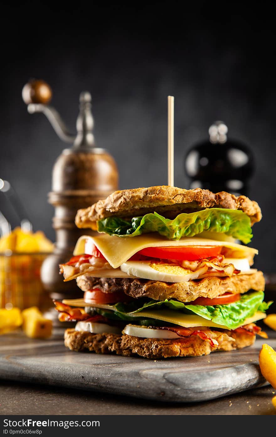 Tall club sandwich