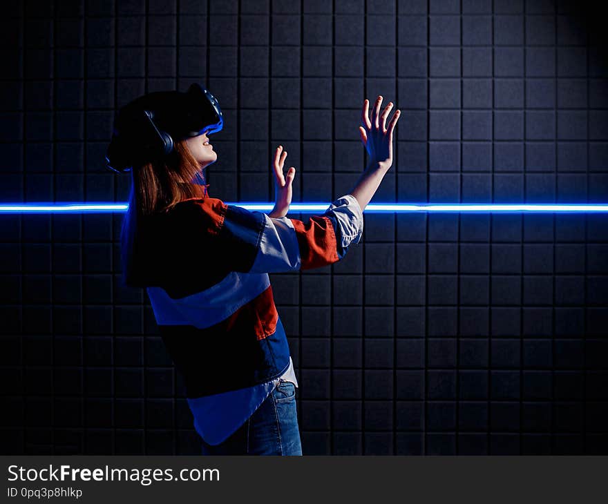 The girl is amazed at the game in virtual reality.