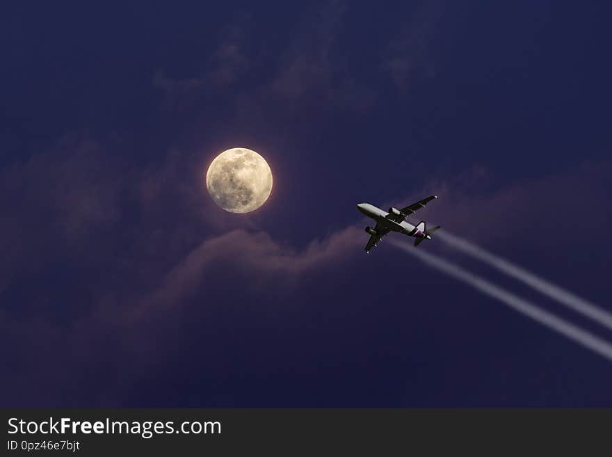 A plane flying towards