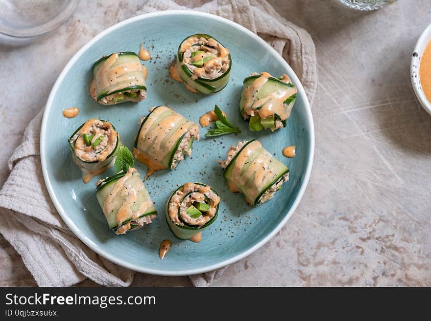 Cucumber roll with tuna, avocado and mayo chili sauce