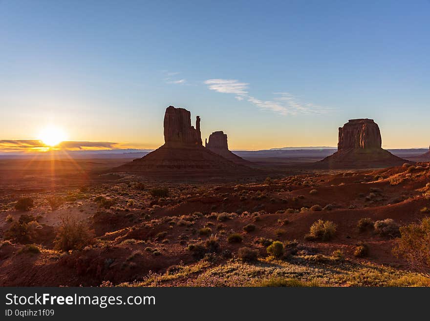 Sunrise at Monument Valley Tribal Park in the Arizona-Utah border, USA