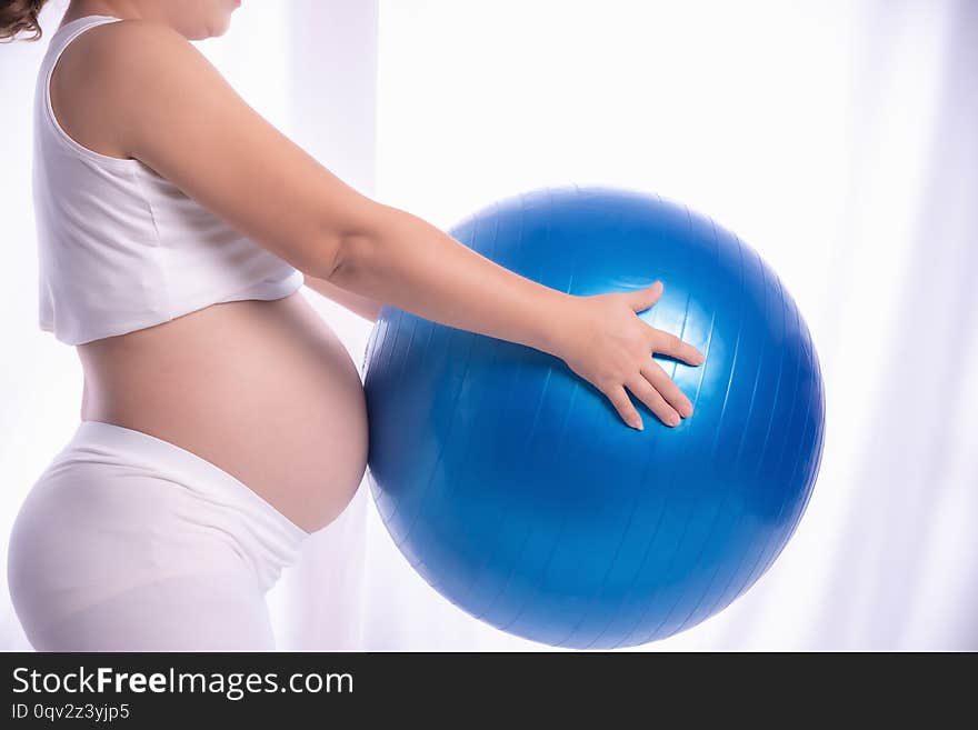 A pregnant woman was to care for the child in the womb of exercise for good health