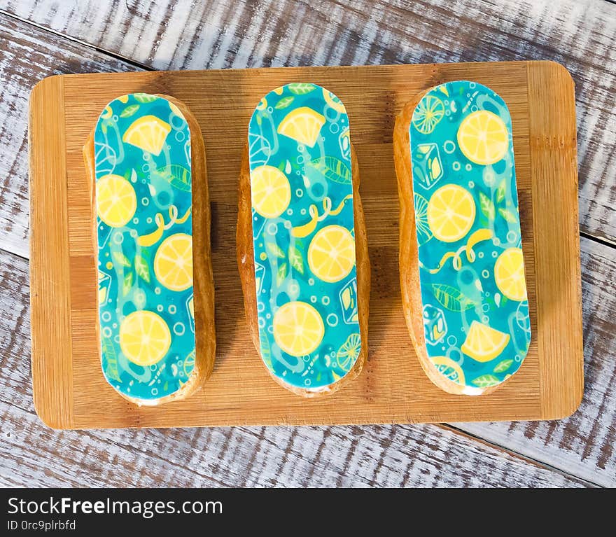 The eclairs with vanilla cream cheese decorated with chocolate print