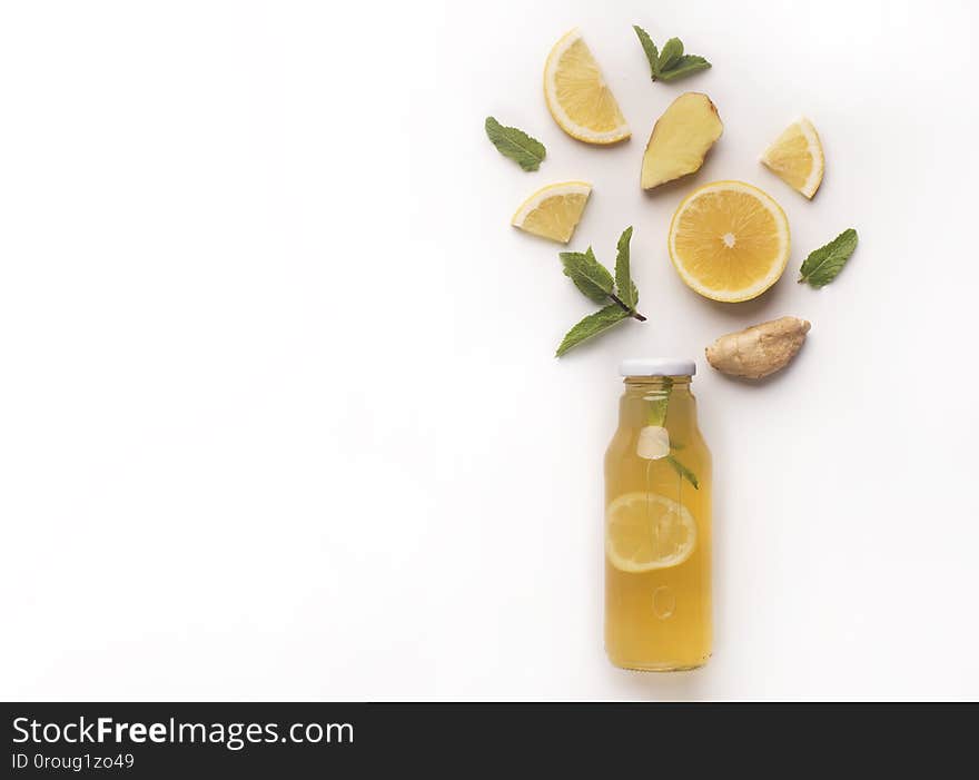 Summer detox lemonade with composition of components