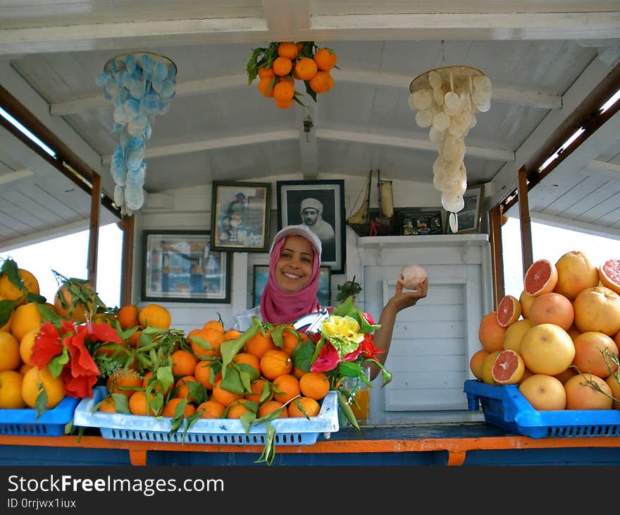 I went to buy an orange juice from her everyday. They were delicious. I went to buy an orange juice from her everyday. They were delicious.