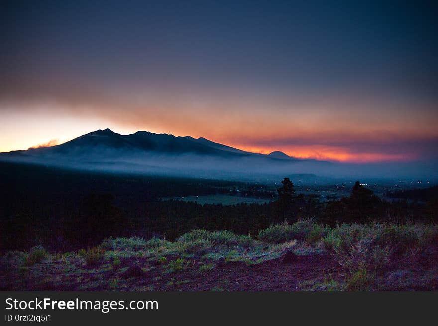 Day 4 of the Schultz Fire, Flagstaff, Arizona. At this point, the fire has consumed over 12,000 acres, including parts of the Schultz Pass area and northern flanks of the Dry Lake Hills, and most of the eastern side of the San Francisco Peaks. Day 4 of the Schultz Fire, Flagstaff, Arizona. At this point, the fire has consumed over 12,000 acres, including parts of the Schultz Pass area and northern flanks of the Dry Lake Hills, and most of the eastern side of the San Francisco Peaks.