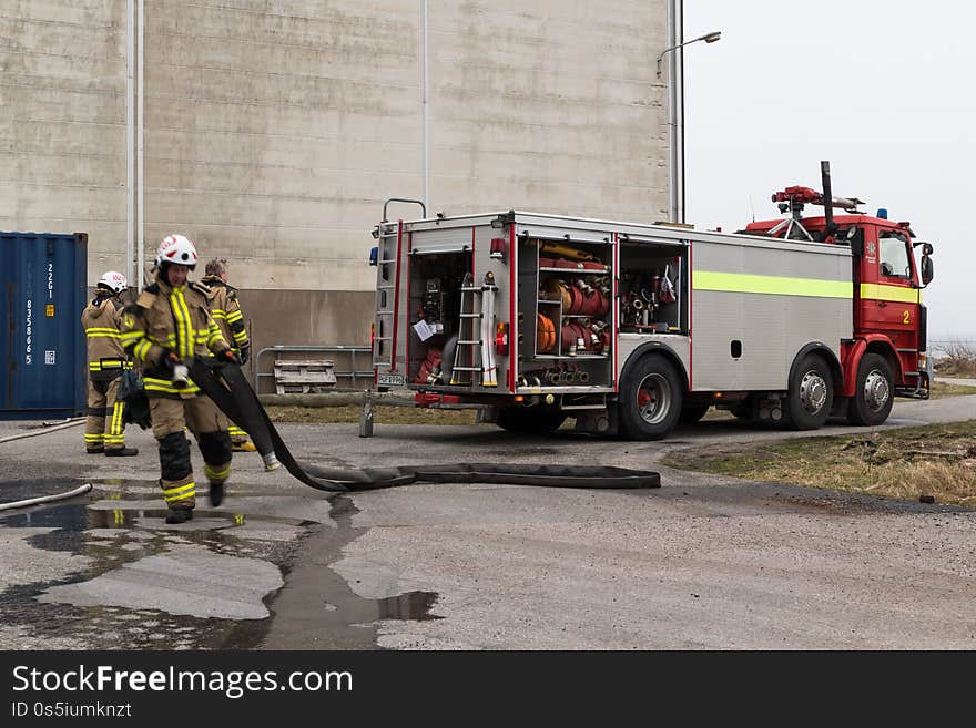 Preemraff firefighters training in Grötö industrial area 1