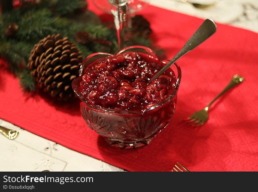 Pretty table with cranberry sauce