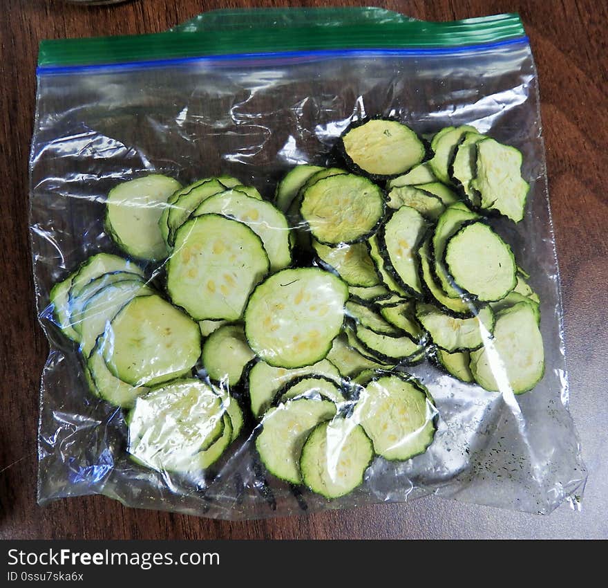 Dehydrated zucchini in bags