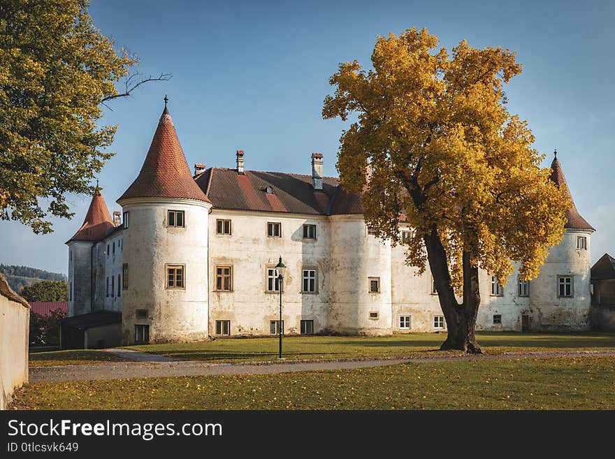 Castle Dobersberg in autmun