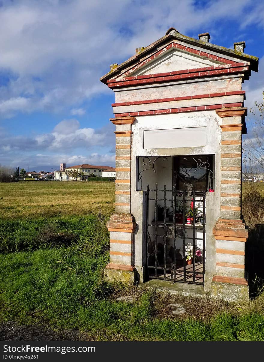 A little votive aedicule, in the Tuscan coutryside  of Capannori
