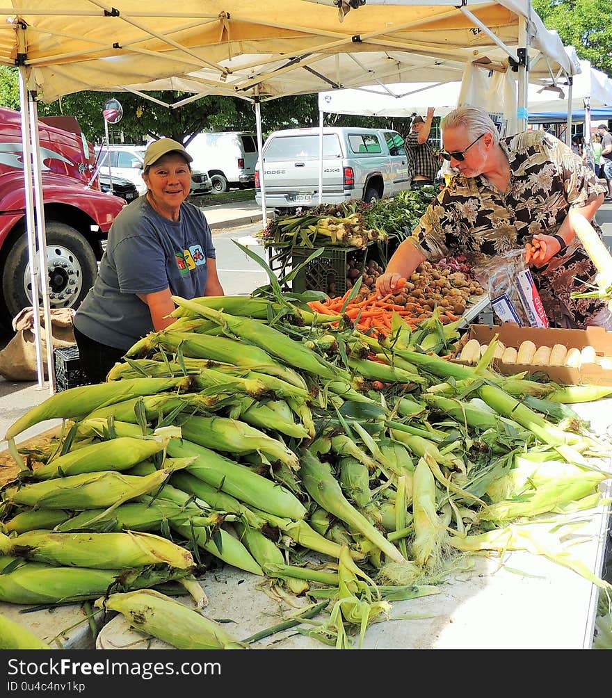 Fresh farmer&#x27;s market corn