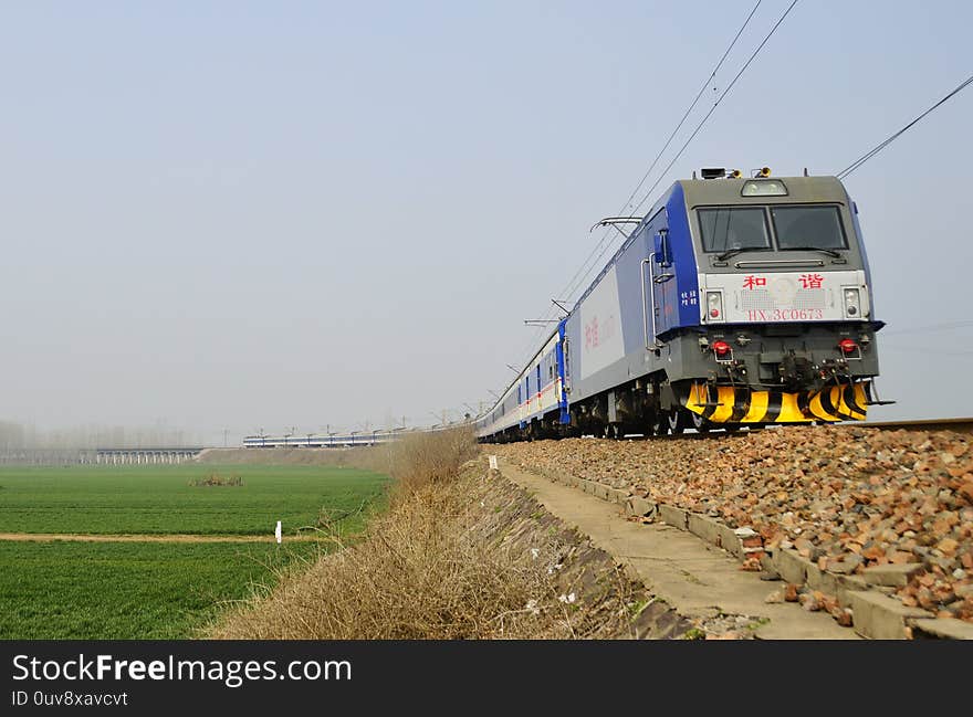 Train No.K664 about to arriving at Luohe railway station. Train No.K664 about to arriving at Luohe railway station.