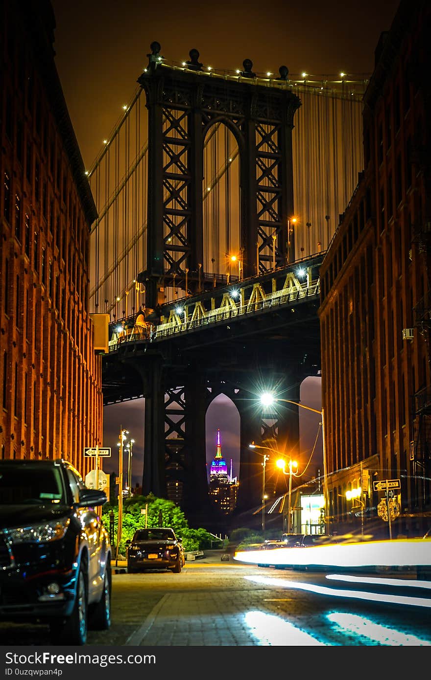 Of the night Manhattan bridge. Shooting location : Manhattan, New York