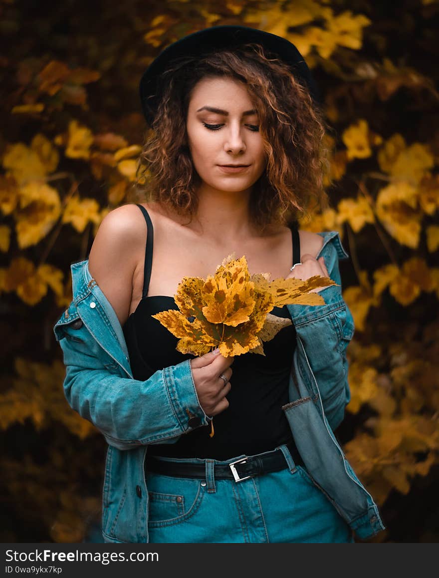 An outdoor fashion photo of young beautiful lady in autumn.