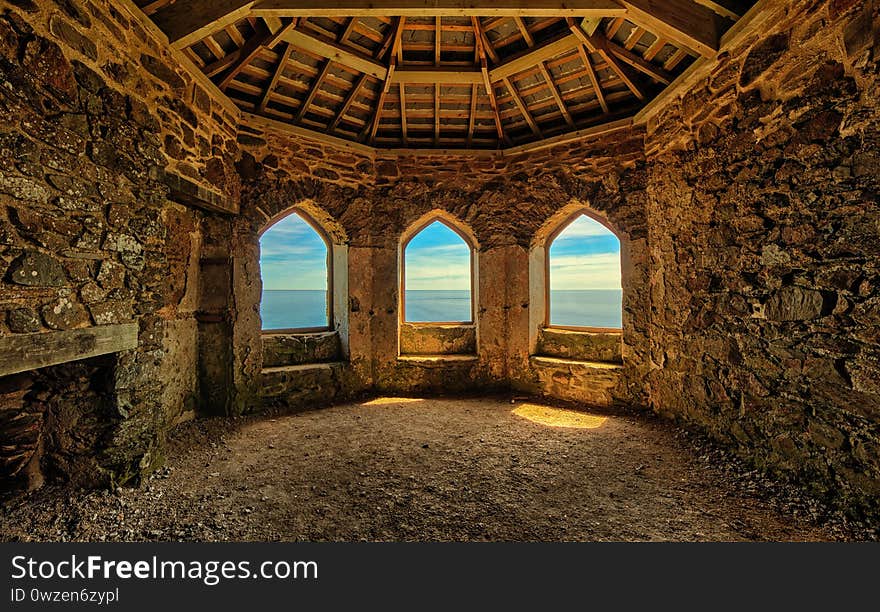 An abandoned dugout overlooking the English Channel on Cornwall`s south coast. There is no glass in the windows. The coastguard was stationed here early. An abandoned dugout overlooking the English Channel on Cornwall`s south coast. There is no glass in the windows. The coastguard was stationed here early.