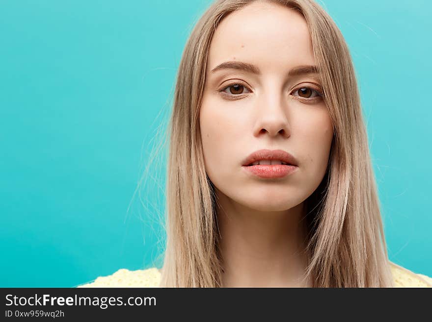 Portrait and Lifestyle Concept: Happy cheerful young woman wearing yellow dress looking at camera with joyful and