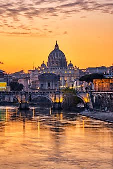 Sunset Over The St. Peters Basilica Royalty Free Stock Photos