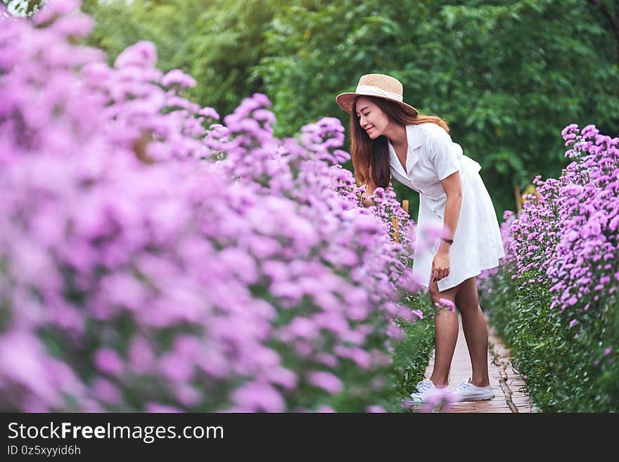 A beautiful young asian woman in Margaret flower field