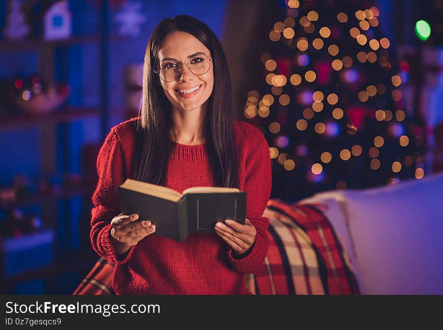 Photo Portrait Of Woman Reading Book Holding In Two Hands Indoors