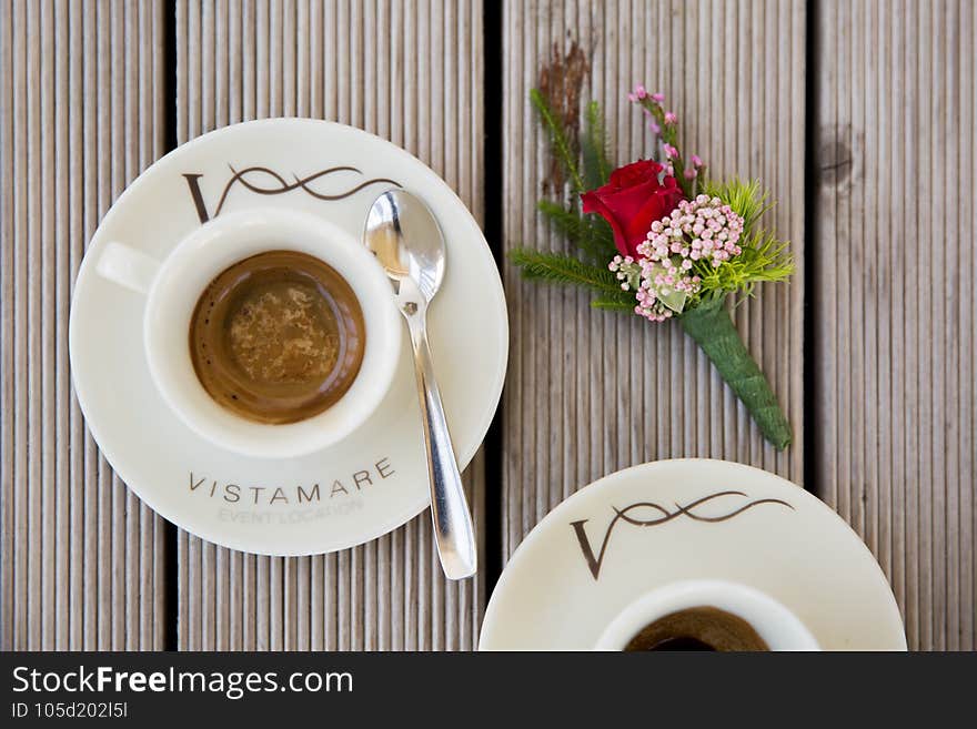 Two coffee cups on wood