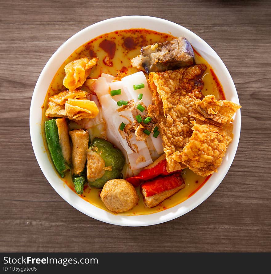 Curry Chee Cheong Fun or Rice Noodle served with yong tau foo