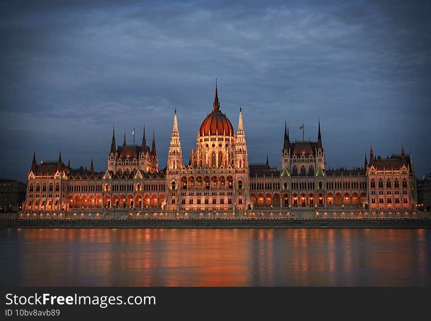 A beautiful shot of the parliament building in Budapesht