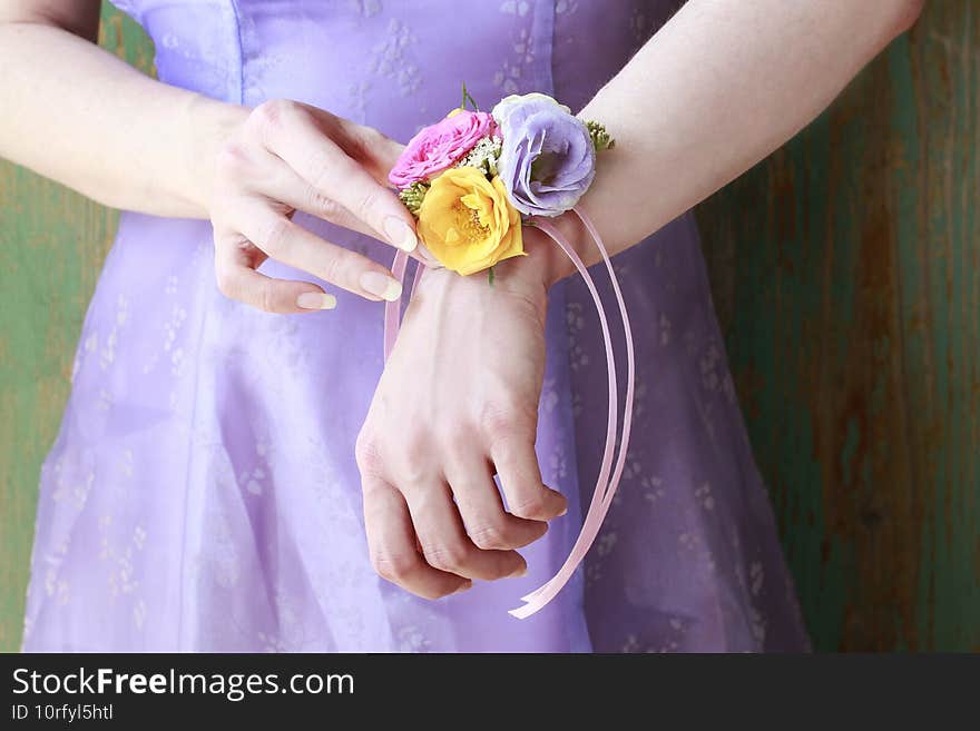 Florist at work: How to make a wrist corsage. Step by step, tutorial. Florist at work: How to make a wrist corsage. Step by step, tutorial