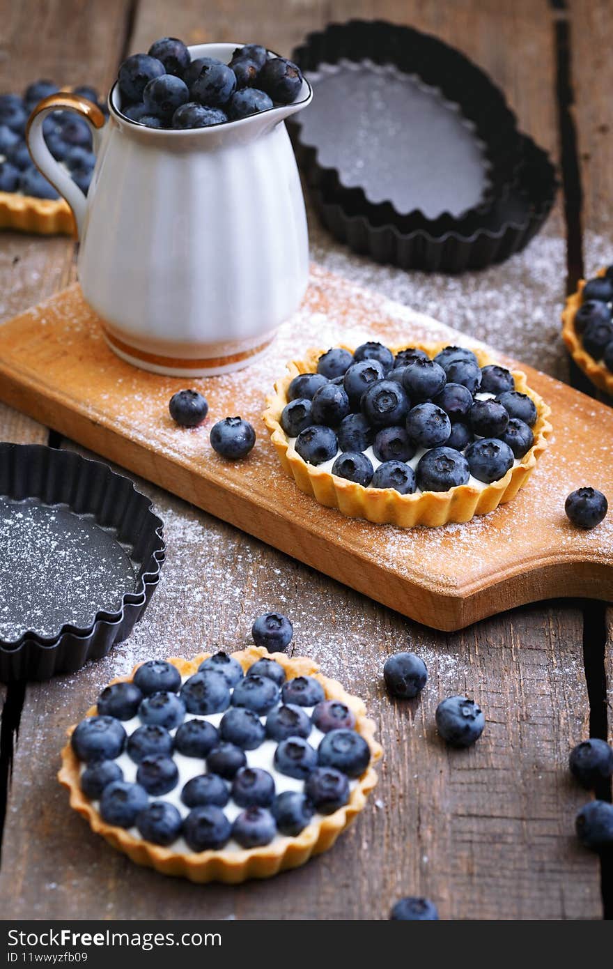 Delicious, useful and beautiful tartlets with blueberry
