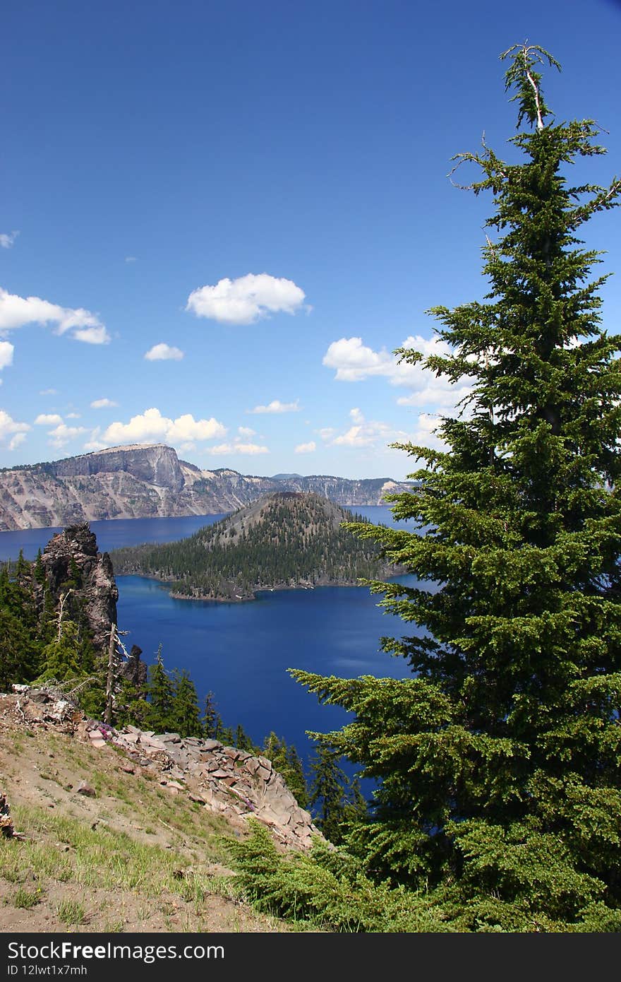 A cool Crater Lake on a warm & summer day