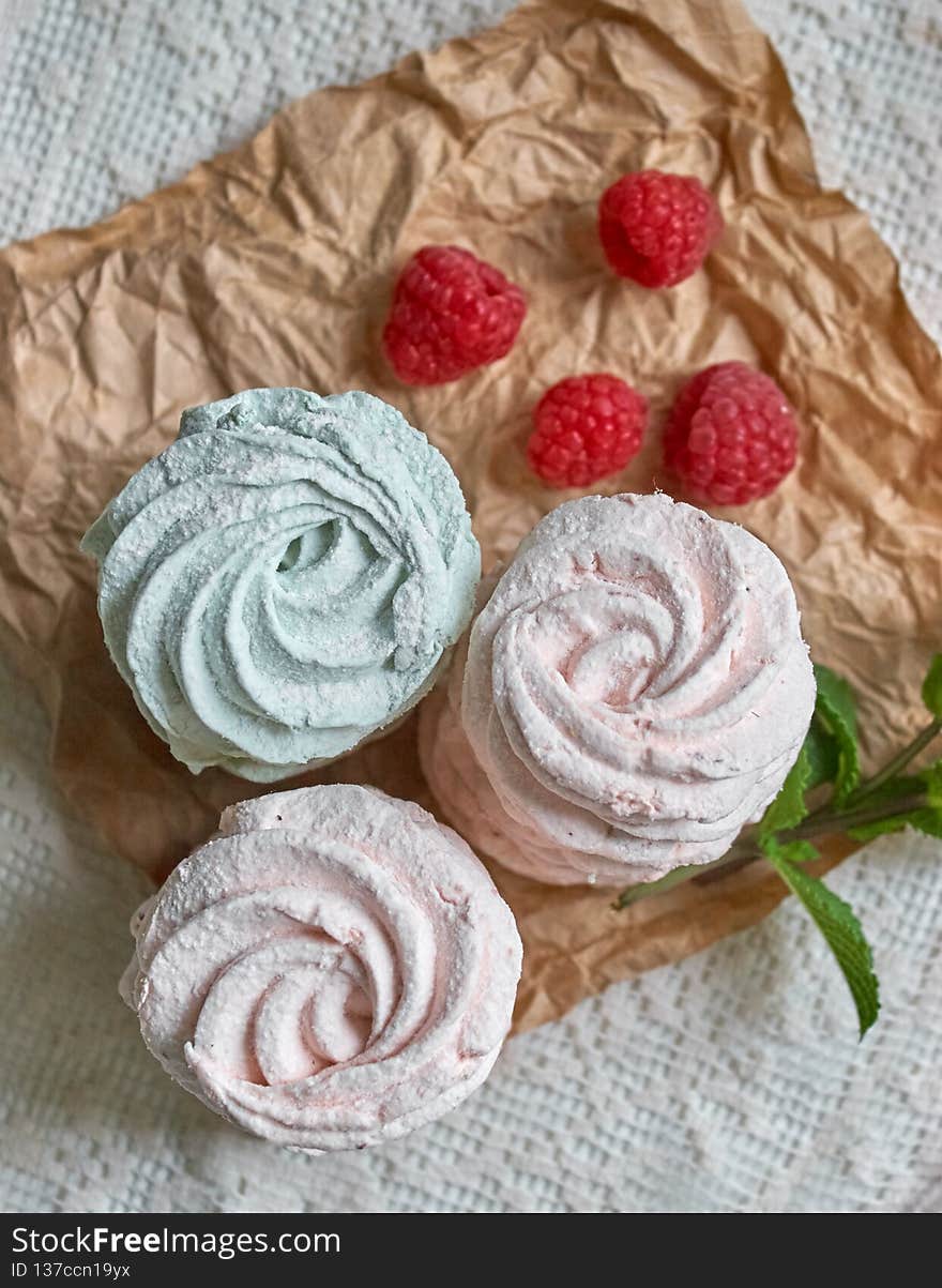 Homemade marshmallows with summer fruits