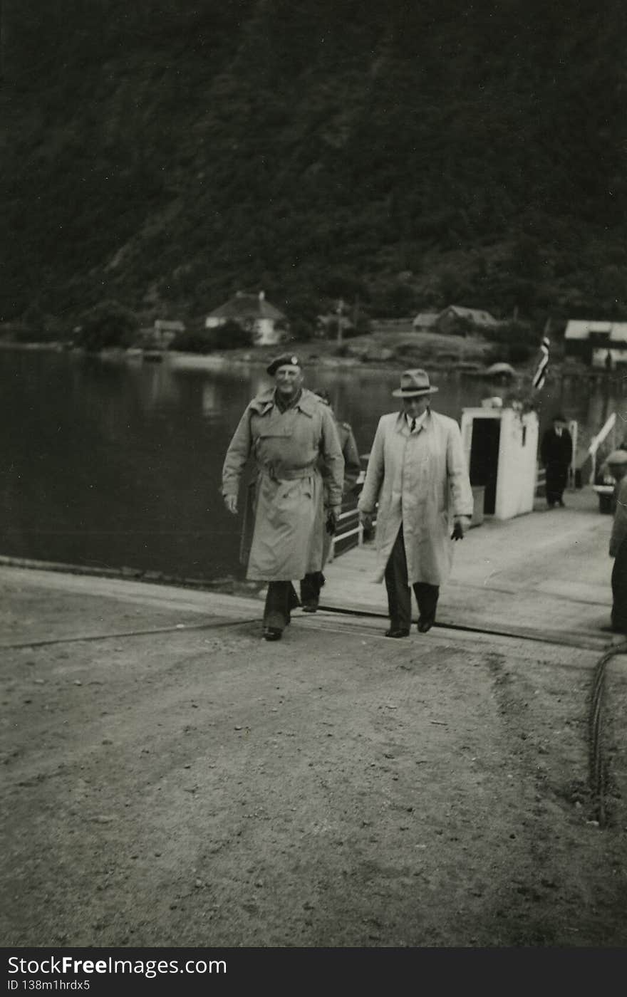 Crown prince Olav, later king Olav V, visiting Sogndal in 1949. Here he is walking off the ferry at Nestangen, where there was later built a bridge. 

ID: EL.0606.0002
Photographer: Elen Loftesnes. Crown prince Olav, later king Olav V, visiting Sogndal in 1949. Here he is walking off the ferry at Nestangen, where there was later built a bridge. 

ID: EL.0606.0002
Photographer: Elen Loftesnes