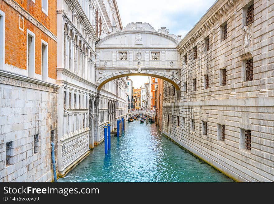 Bridge of Sighs, Italian: Ponte dei Sospiri. Small bridge made of white limestone over the Rio di Palazzo. Connects the New Prison and Doge's Palace. Bridge of Sighs, Italian: Ponte dei Sospiri. Small bridge made of white limestone over the Rio di Palazzo. Connects the New Prison and Doge's Palace