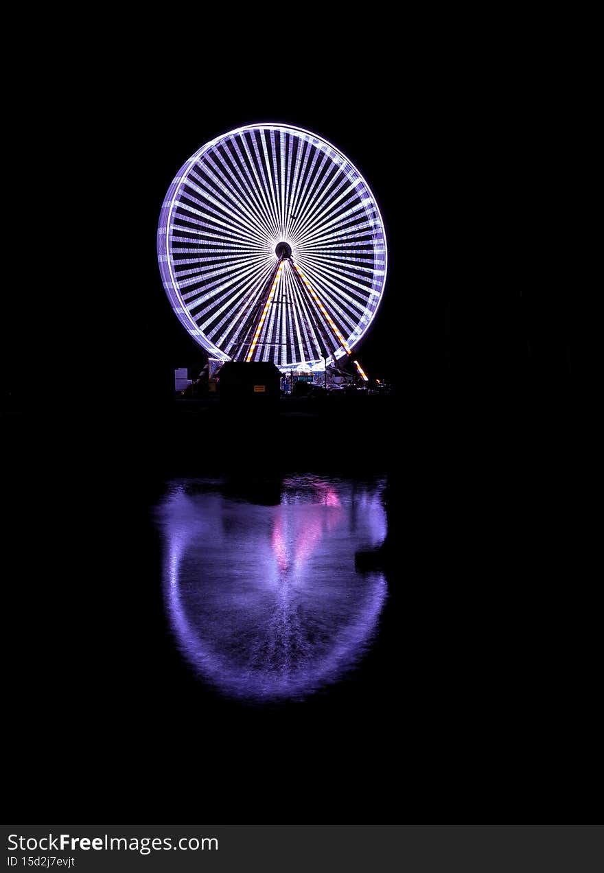 Spinning ferris wheel in the night