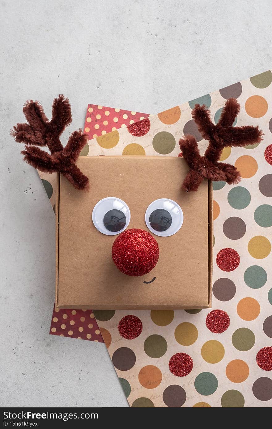 Funny reindeer gift box