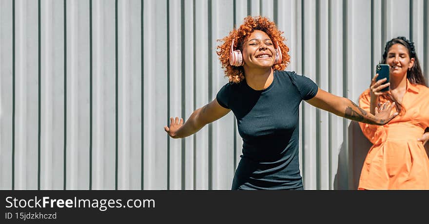 Girls on the street listening to music