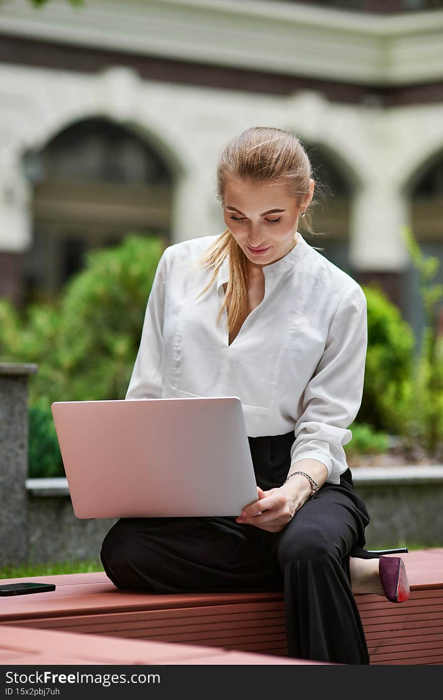 beautiful business woman working at the computer outdoors.